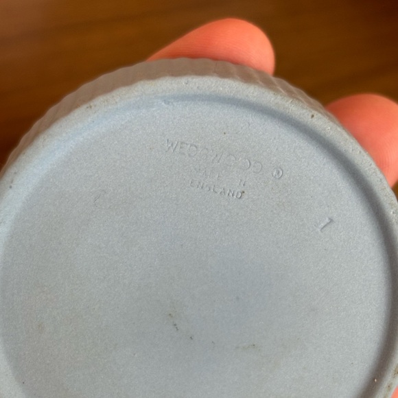 Wedgwood Blue and Cream Jasperware Trinket Box - Picture 2 of 5